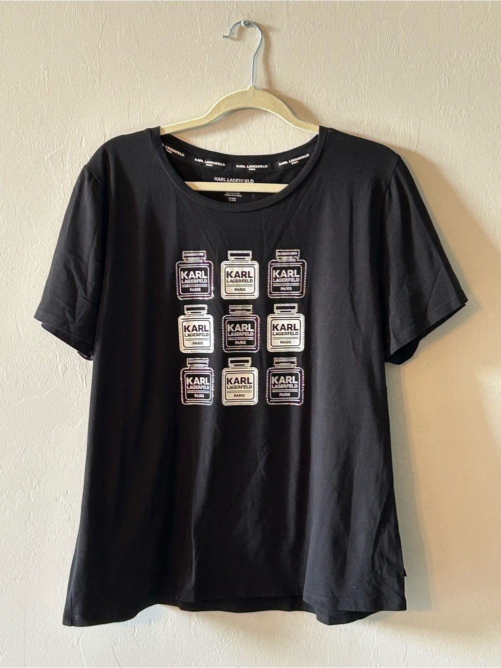 Karl Lagerfeld Paris Sz XL Blk Signature Embellished Design Perfume Graphic Tee